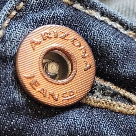 💙3 for $30💙 Arizona 19 Average Distressed Jeans Bootcut - Picture 7 of 12